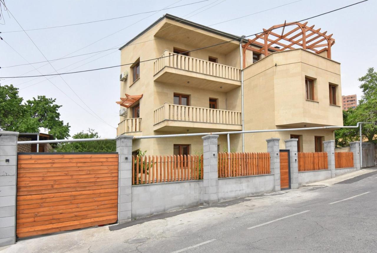 Homestay At City Center Yerevan Luaran gambar