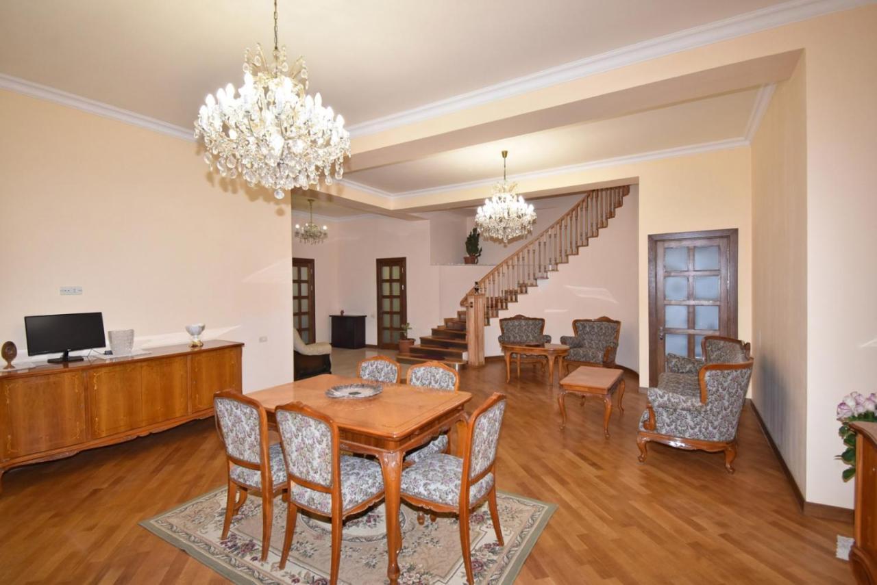 Homestay At City Center Yerevan Luaran gambar