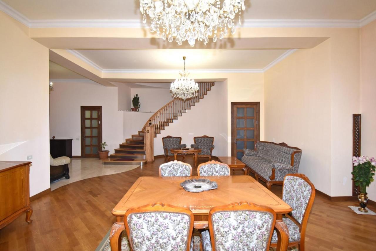 Homestay At City Center Yerevan Luaran gambar