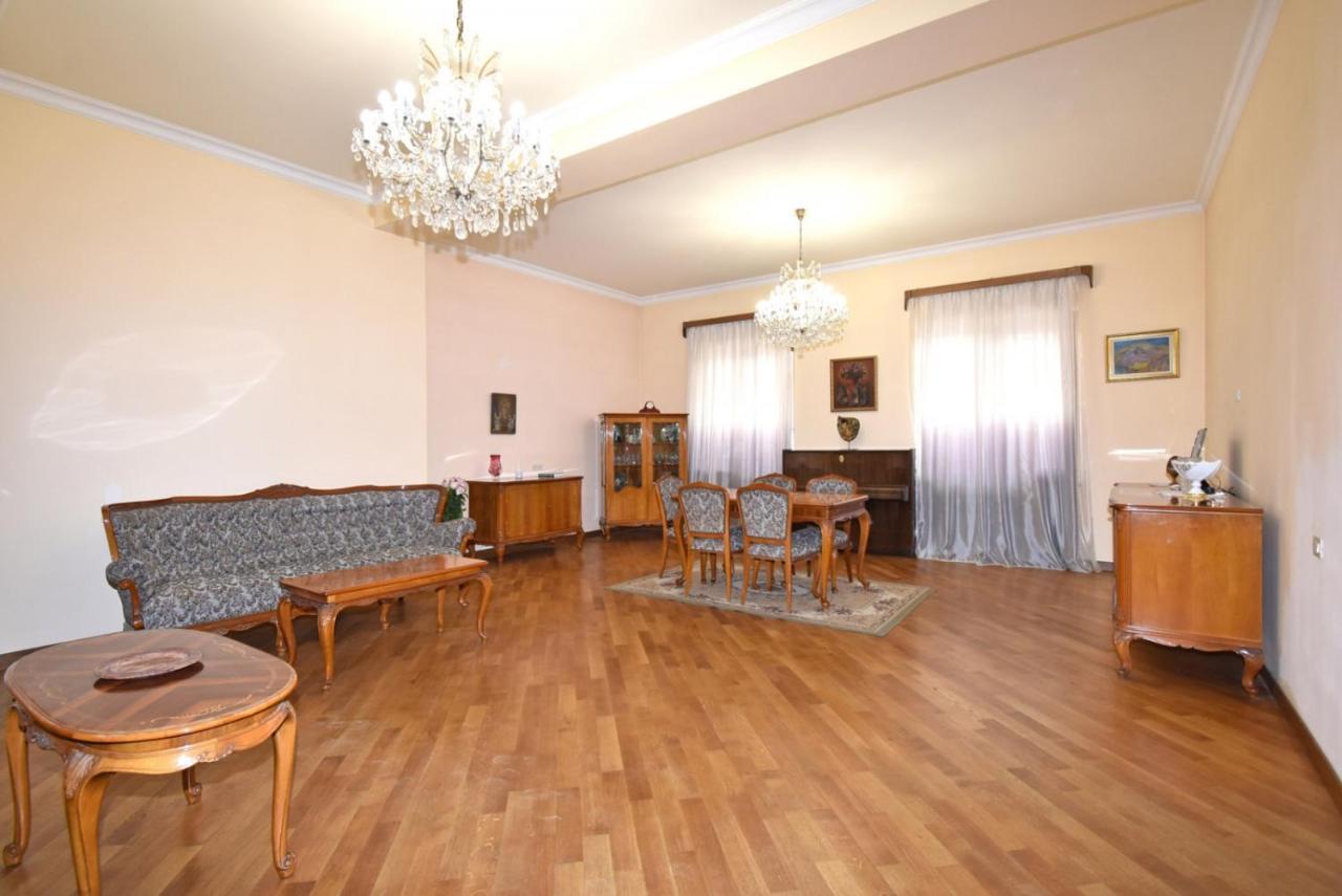 Homestay At City Center Yerevan Luaran gambar