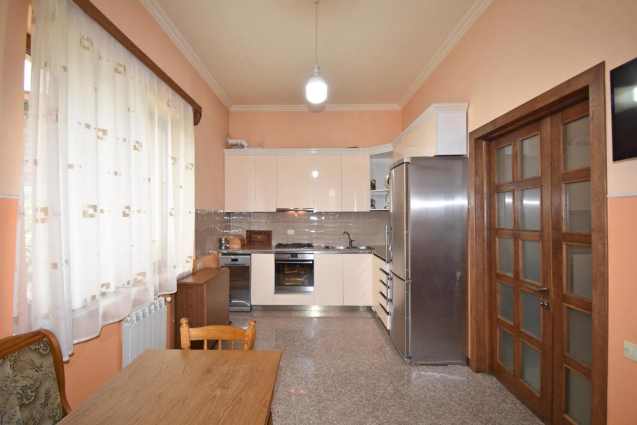 Homestay At City Center Yerevan Luaran gambar