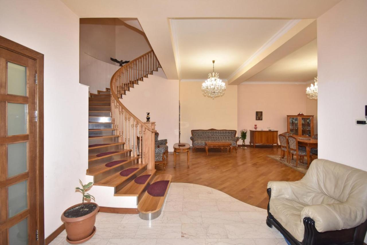 Homestay At City Center Yerevan Luaran gambar